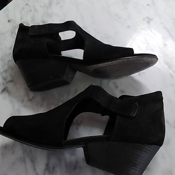 Sandals - Picture 3 of 3